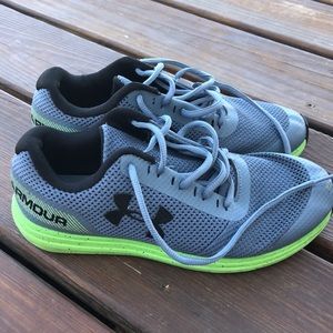 Under Armor Shoes size 5